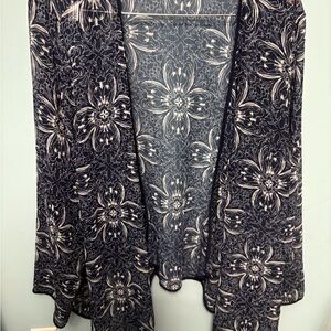 Lane Bryant Blue and White pattern Kimono 26/28